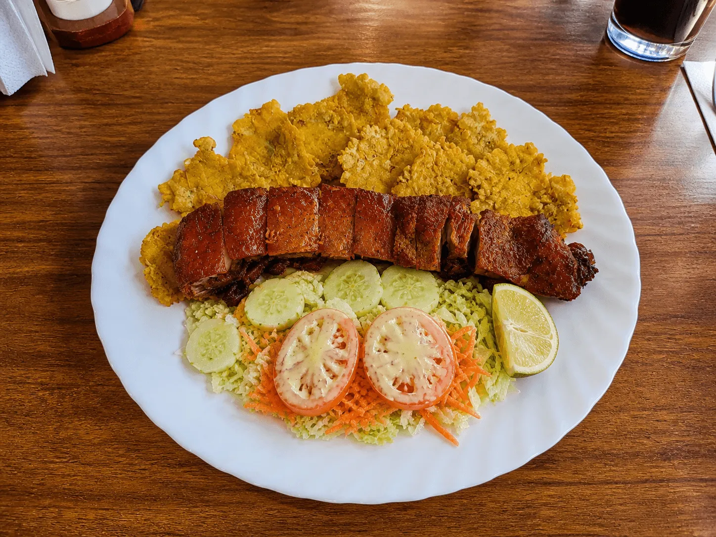 Chicharrón con Plátano Verde